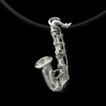 saxofón en plata