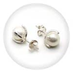 Categoría perlas en plata, nácar perlado, perla de río y perla sintética. 