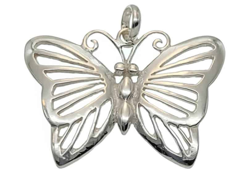 Colgante mariposa con las alas abiertas en plata