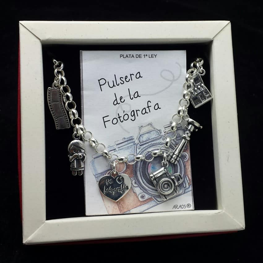 Pulsera de la Fotógrafa en plata. Pulsera de la Fotógrafa en plata.