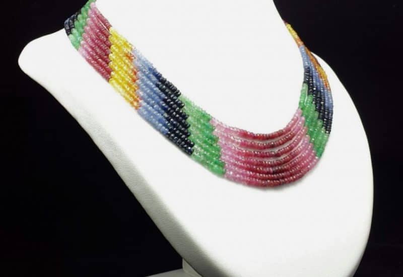 Espectacular collar multipiedras con heliodoro, zafiro, esmeralda y rubí