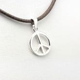 Colgante símbolo de la paz en plata.
