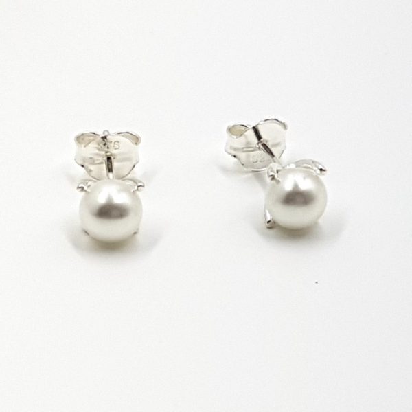 Pendientes con perla sintética en plata
