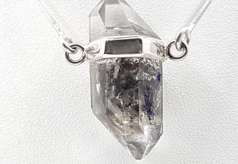 Colgante de Cuarzo Cristal de Roca fabricado en plata de ley 925 mls