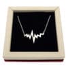Collar electrocardiograma signos vitales en plata (3)