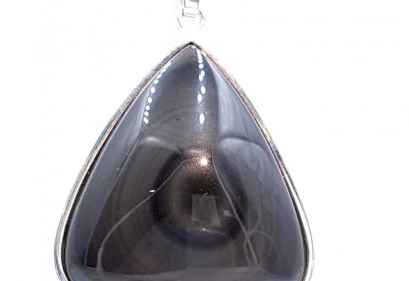 Colgante de Obsidiana Arcoíris con forma triangular fabricado en plata de ley