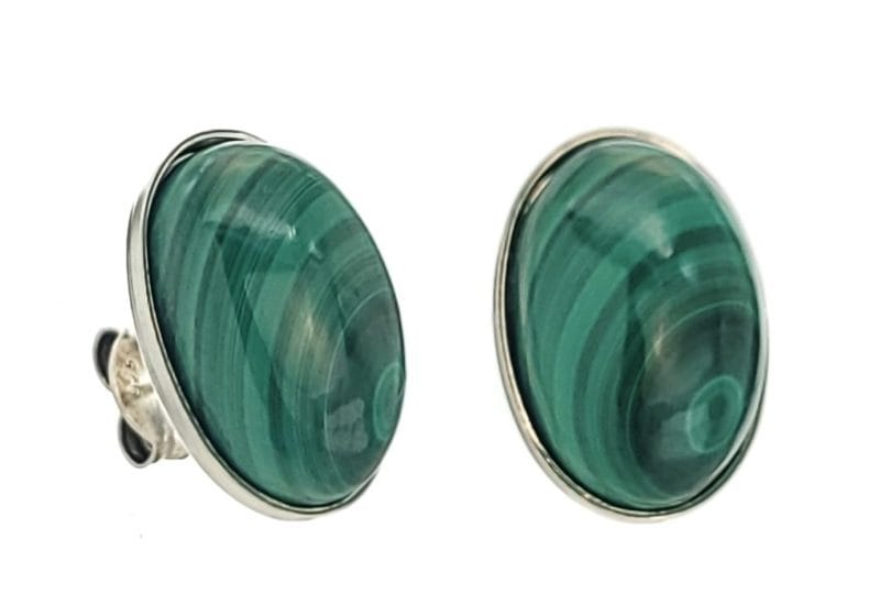 Pendientes de plata con piedra oval de malaquita de 17×10 mm.