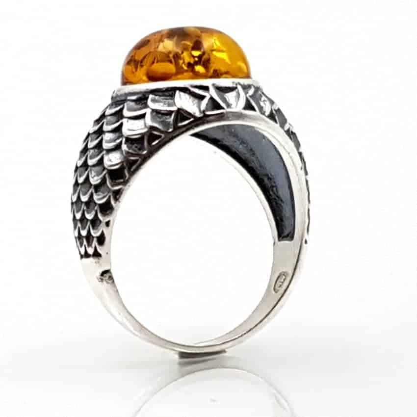 Anillo con ámbar en plata