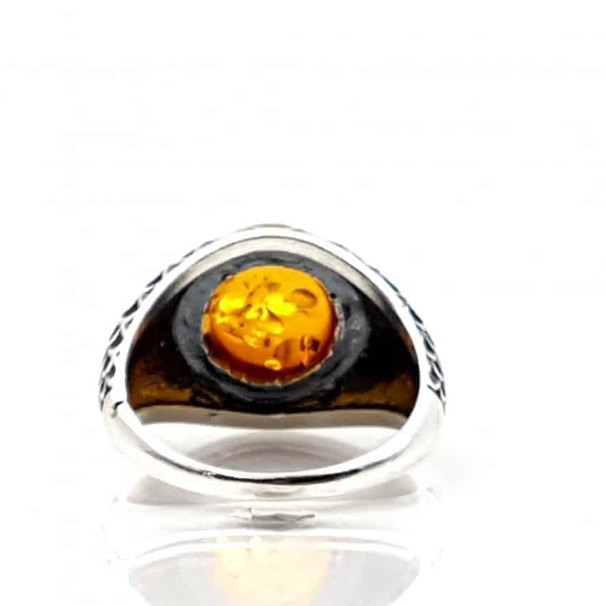 Anillo con ámbar en plata