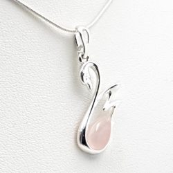 Colgante forma de cisne en plata y cuarzo rosa