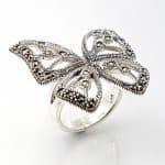 Anillo mariposa en plata con marquesitas