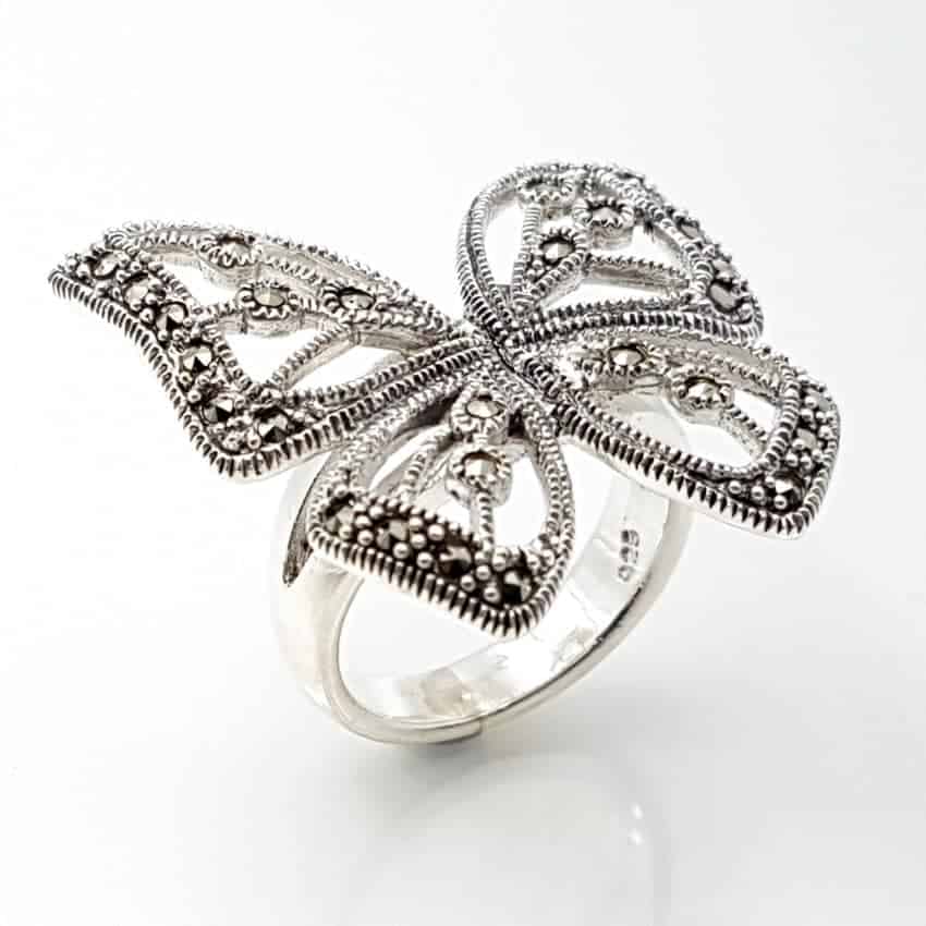 Anillo mariposa fabricado en plata de con marquesitas