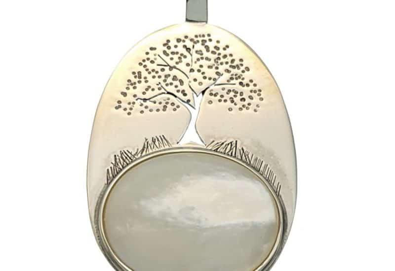 Colgante plata del árbol de la vida con piedra oval de nácar