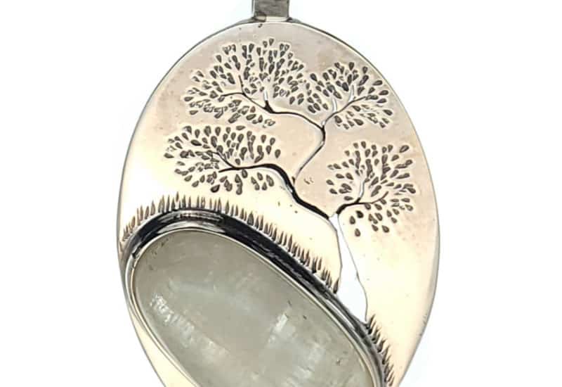 Colgante plata con piedra luna y grabado del árbol de la vida