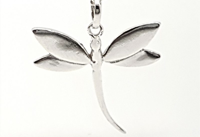 Colgante libélula fabricado en plata