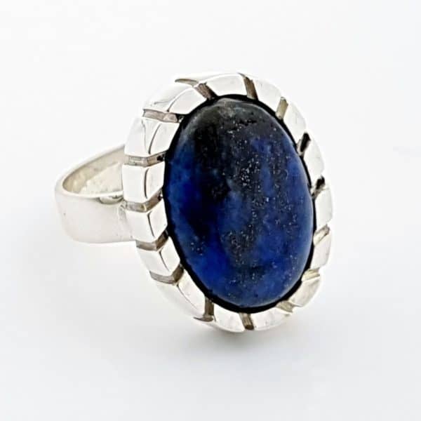 Robusto anillo de talla 16 en lapislázuli con y diseño de perfil estriado(6)