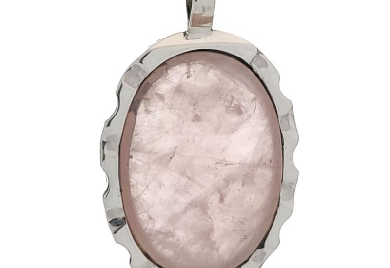 Colgante con piedra oval de cuarzo de 25 x 35 mm. en plata