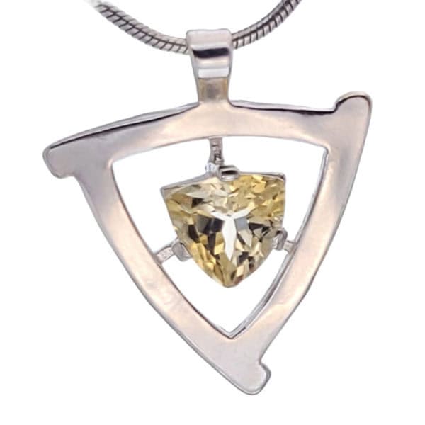 Colgante de plata con piedra trillión de citrino (3)