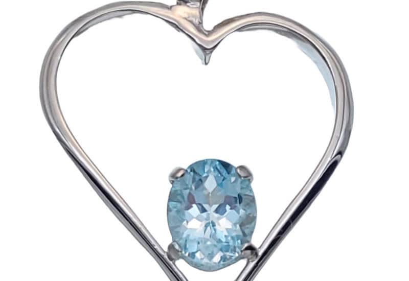 Colgante de plata 44×36 mm. corazón con topacio azul