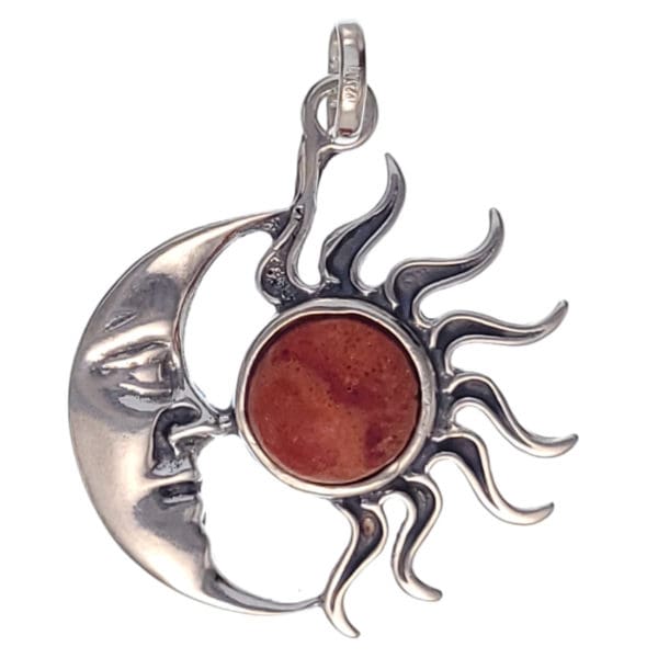 colgante sol y luna de raiz de coral