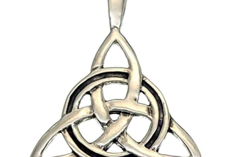 Colgante triqueta en plata – Nudo de la Trinidad (Símbolo Celta)
