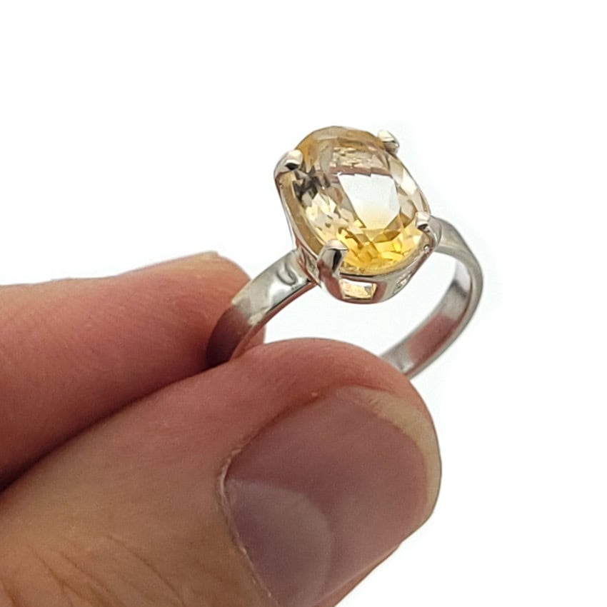 Anillo de plata con piedra de citrino de 12 x 8 mm. (1)