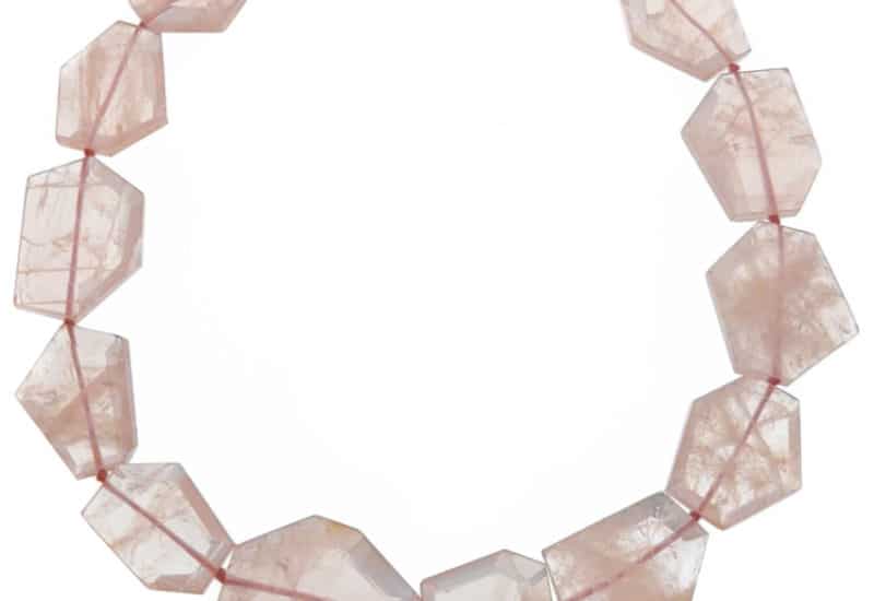 Collar piedras formas libres facetadas de cuarzo rosa de 45 cms