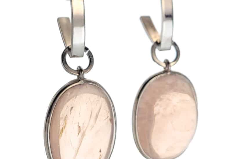 Pendientes de plata con cuarzo rosa de 21×15 mm.