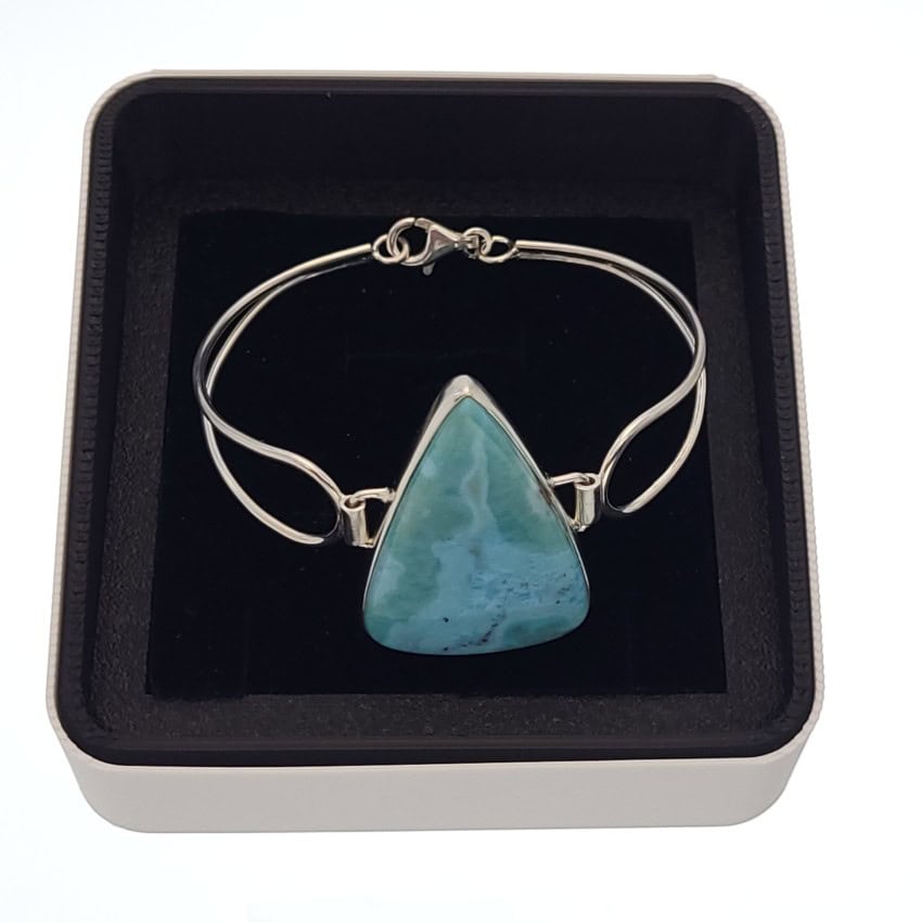 Pulsera semi rígida de plata con gema de larimar (1) Pulsera semi rígida de plata con gema de larimar (1)