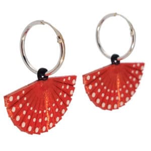 Pendientes abanico rojo con aro de plata de 15 mm. Pendientes abanico rojo con aro de plata de 15 mm.