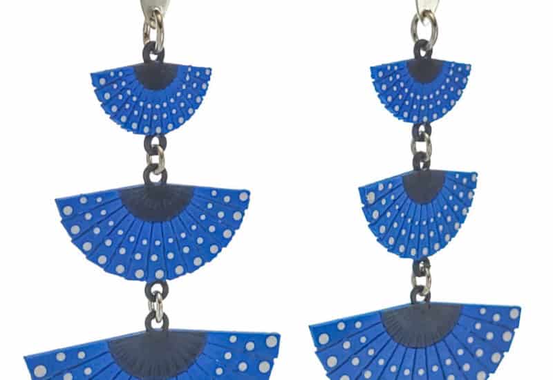 Grandes pendientes tres abanicos azules de 80×40 mm.