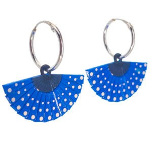 Pendientes abanicos azules con aro de plata de 15 mm. Pendientes abanicos azules con aro de plata de 15 mm.
