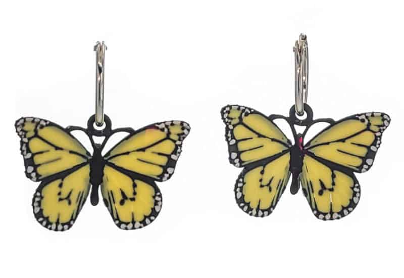 Pendientes mariposa amarilla en aro de plata de 15 mm.