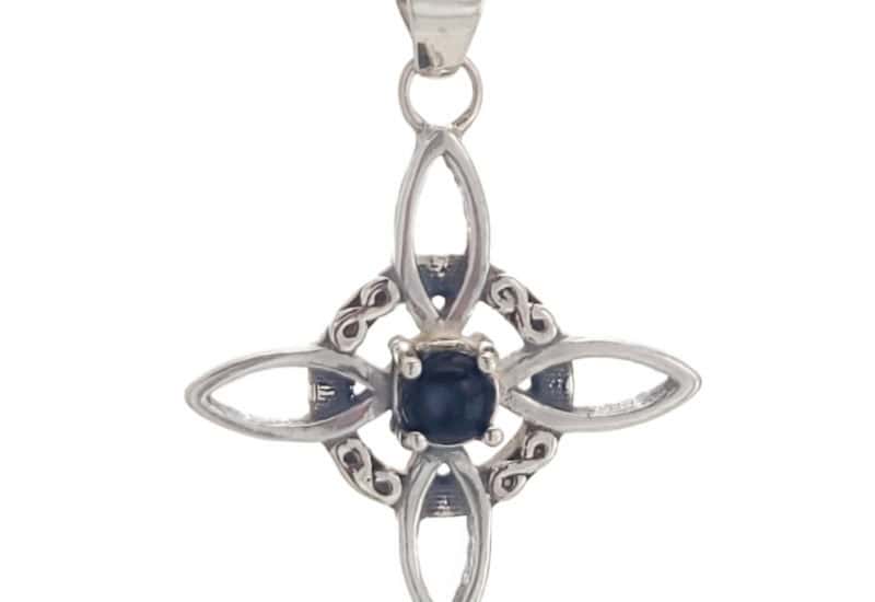 Colgante nudo de bruja de ónice y plata de 35×27 mm.