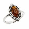 Anillo marquise de plata y ámbar con grabado greca