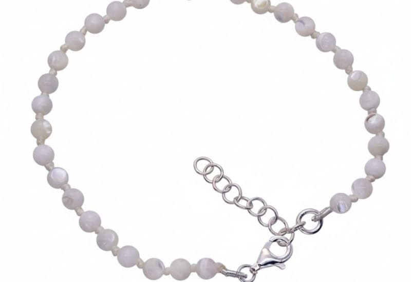 Pulsera bolas de nácar de 4 mm.