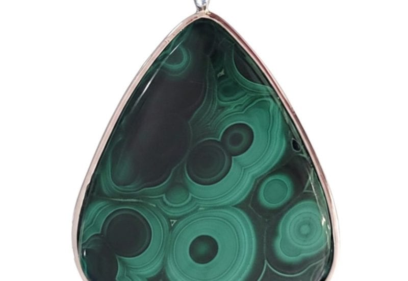 Colgante gran lágrima de malaquita de 70 x 50 mm.