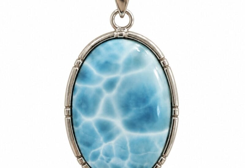 Colgante ovalado de larimar azul en plata 925