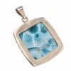 Colgante de larimar sobre blanco puro