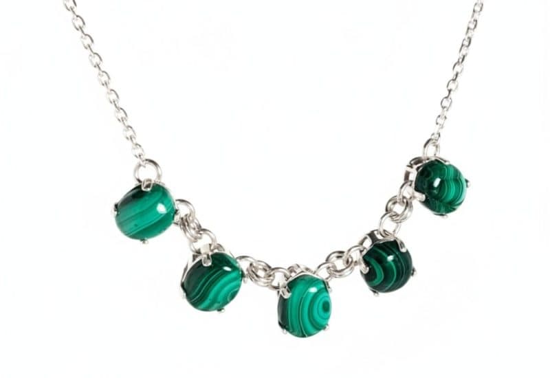 Collar gargantilla con piedras de malaquita en plata