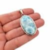 larimar en la mano